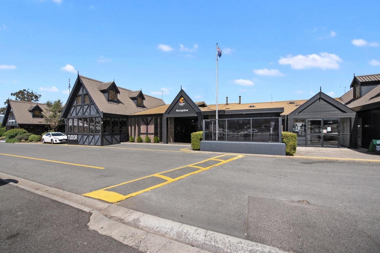Olde Tudor Hotel 朗塞斯顿 外观 照片