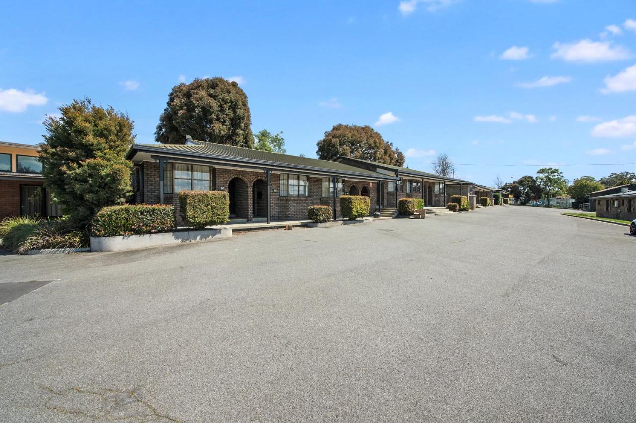 Olde Tudor Hotel 朗塞斯顿 外观 照片