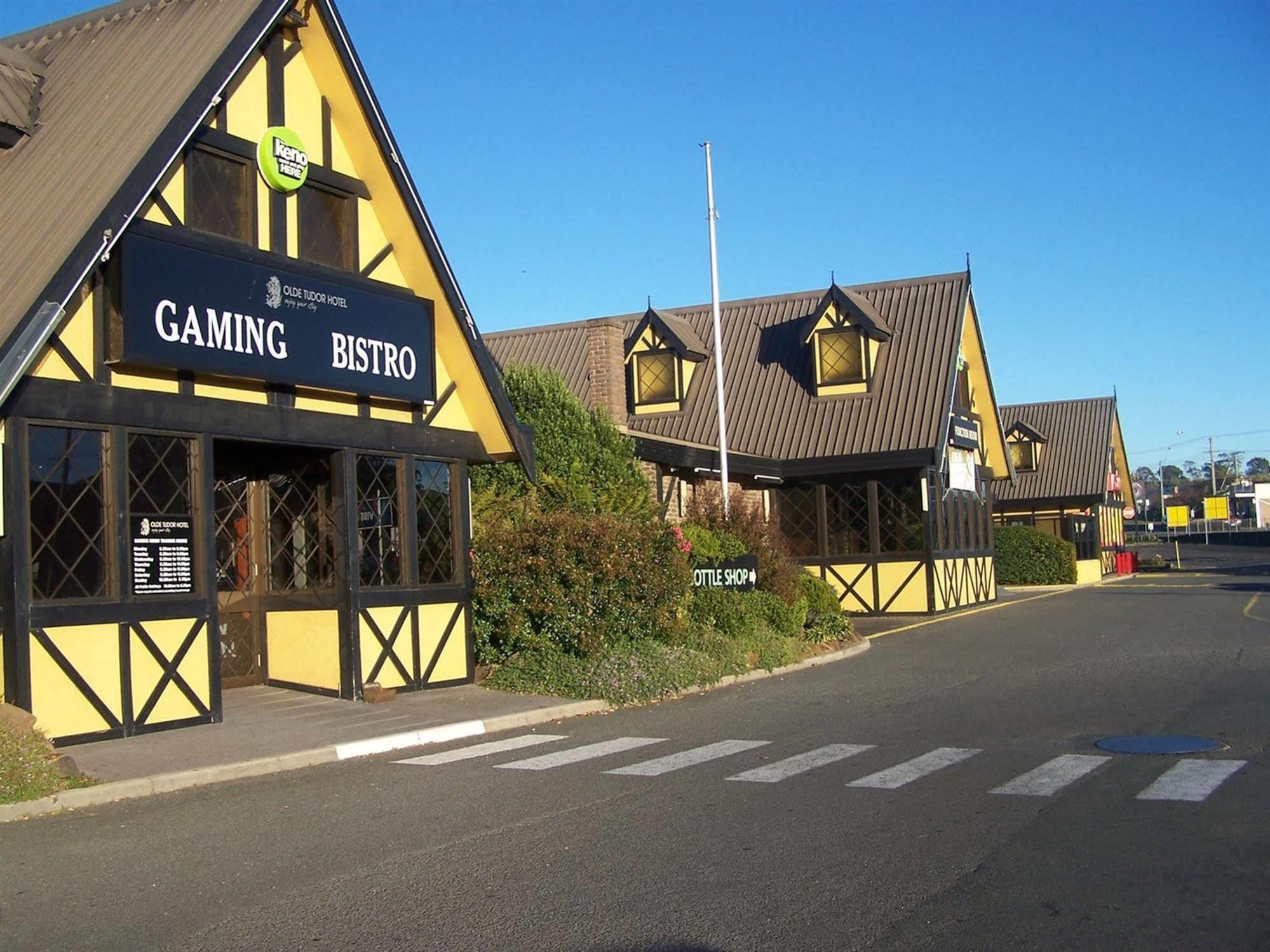 Olde Tudor Hotel 朗塞斯顿 外观 照片