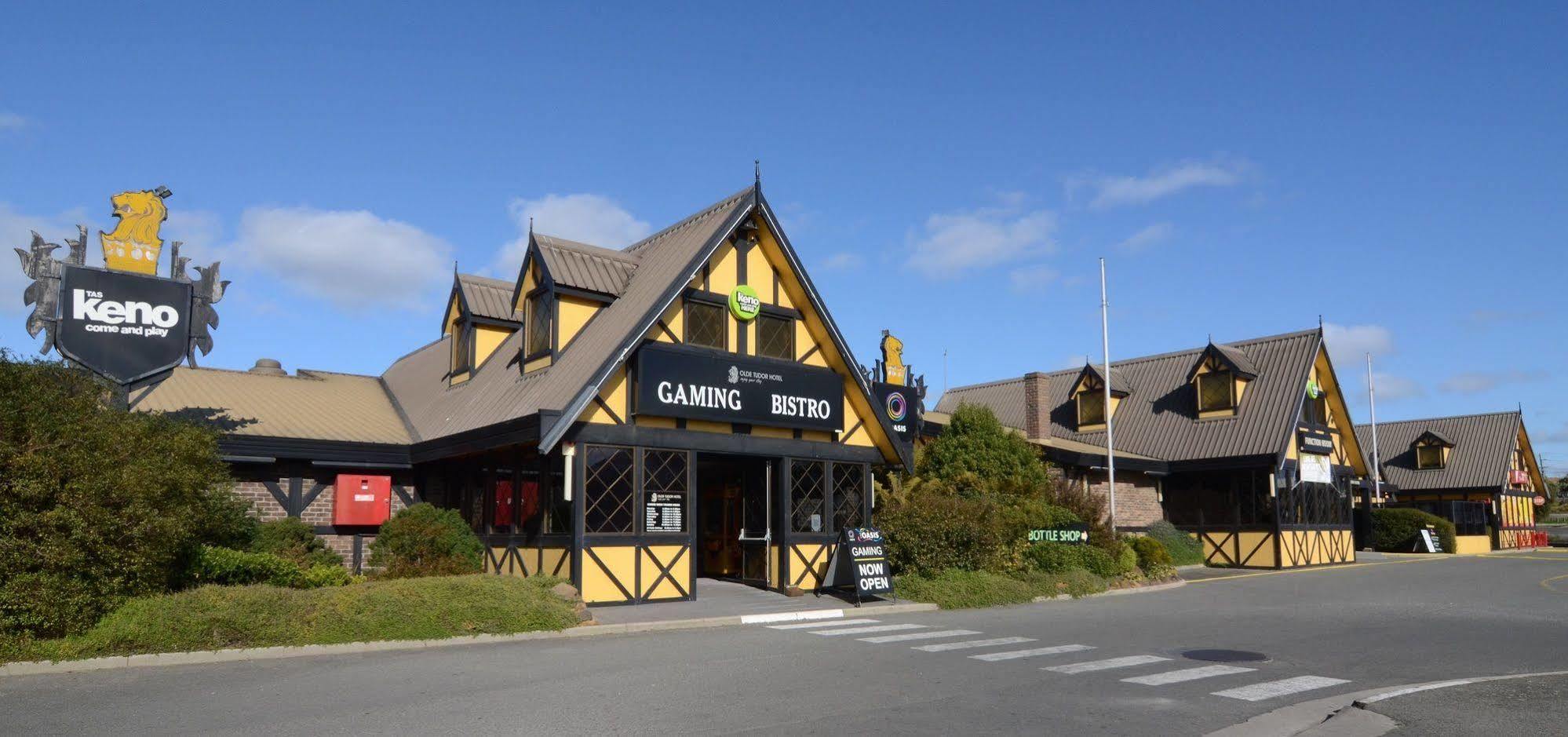 Olde Tudor Hotel 朗塞斯顿 外观 照片